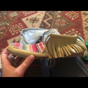 Minnetonka Moccasins, Aztec Top, New, Size 8.5